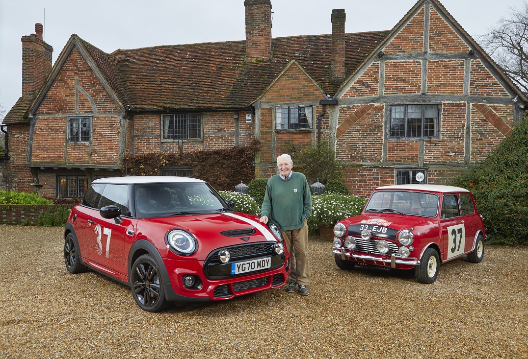 Paddy Hopkirk MBE a primit noua ediție limitată MINI